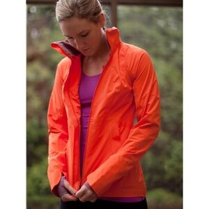 Lululemon Run: In The Rain Jacket With Stowable Hood in Dazzling Size 6
